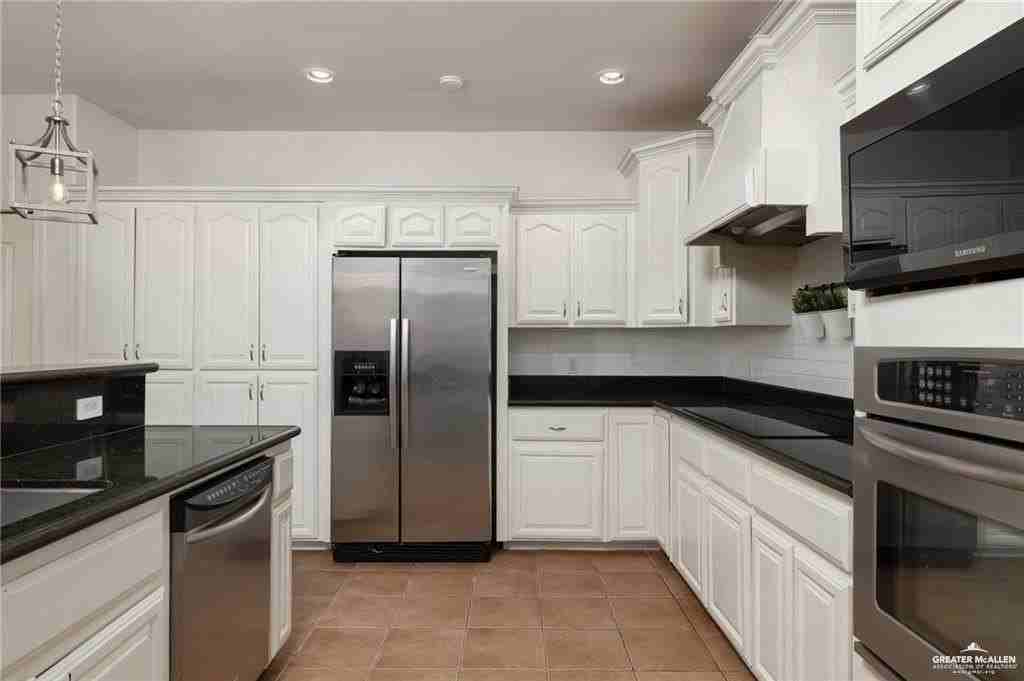 1311 E 28th St - Photo 6 of 18