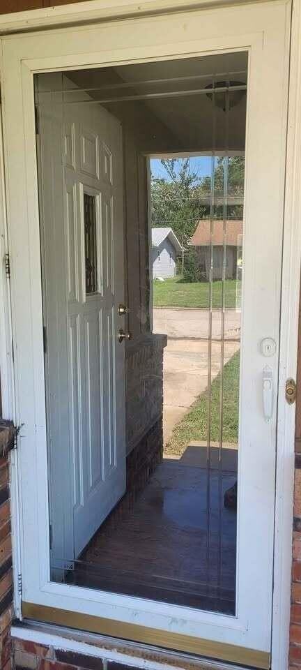 918 S Luster Ave - Photo 5 of 12