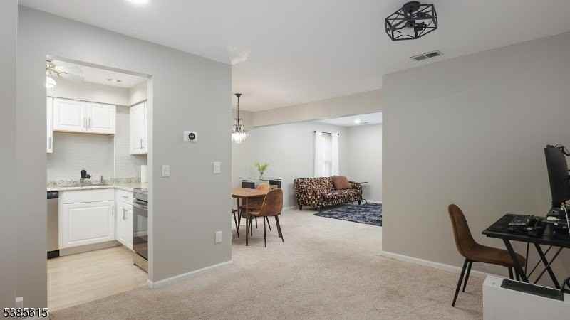 91 Jamestown Rd - Photo 3 of 13