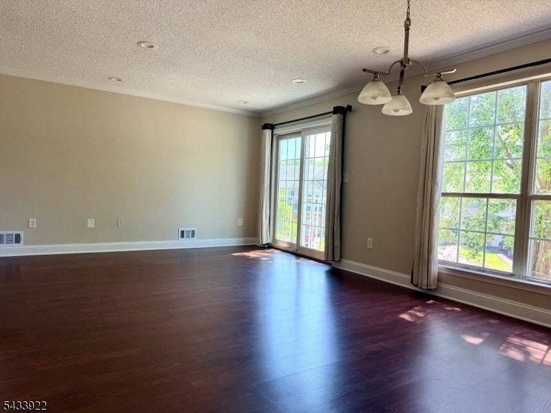 196 Sapphire Ln - Photo 4 of 22