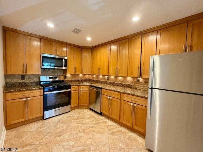 196 Sapphire Ln - Photo 6 of 22