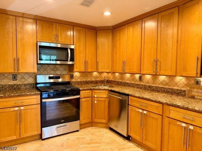 196 Sapphire Ln - Photo 7 of 22