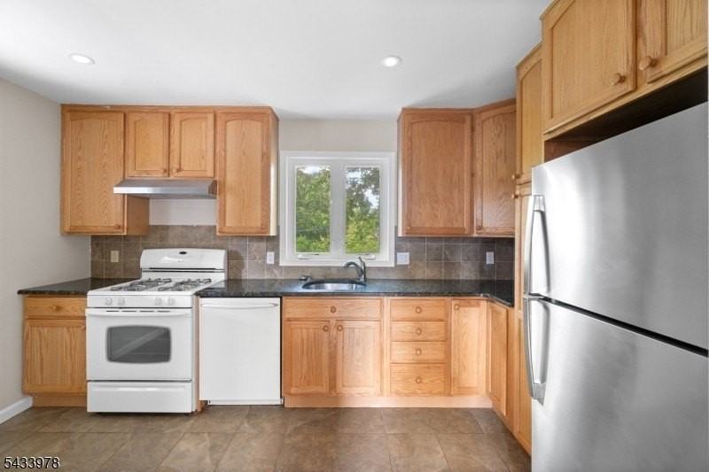 2 Andrew Ct #2 - Photo 6 of 16