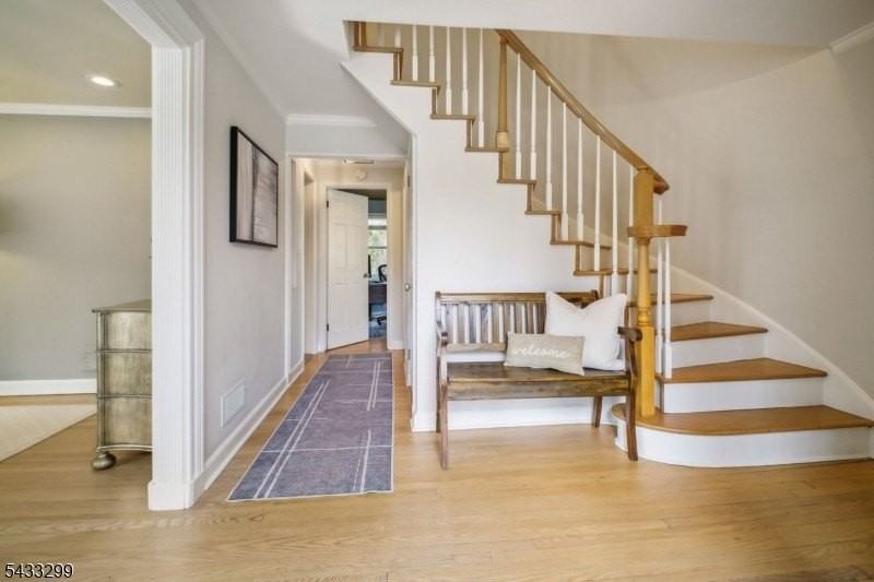 71 Whiteoak Dr - Photo 3 of 37