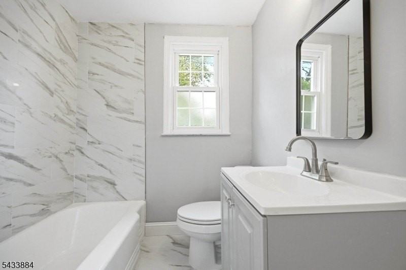 445 Morris Ave - Photo 2 of 17