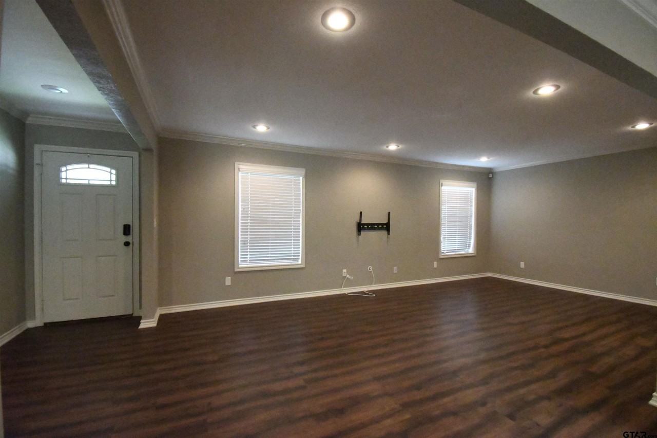 3323 Brooks Ln - Photo 5 of 24