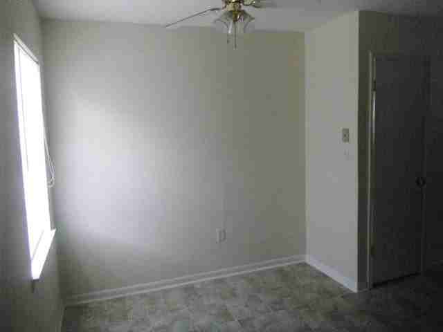 134 Pointe South Dr Apt D - Photo 4 of 6