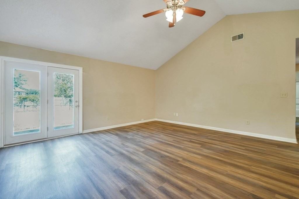 1501 Woodcrest Cir - Photo 2 of 18