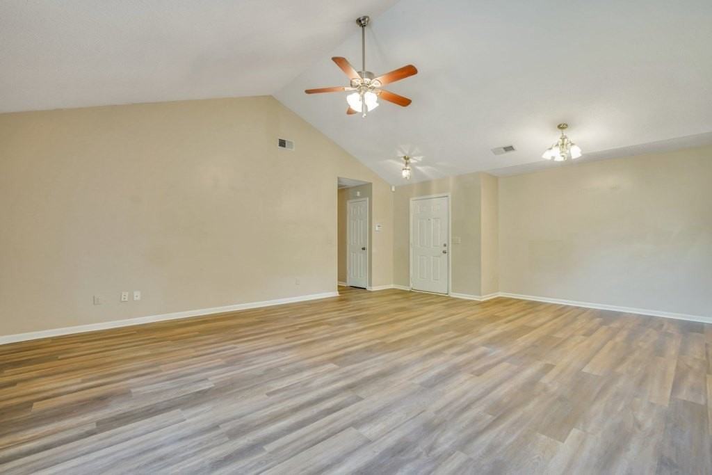 1501 Woodcrest Cir - Photo 3 of 18