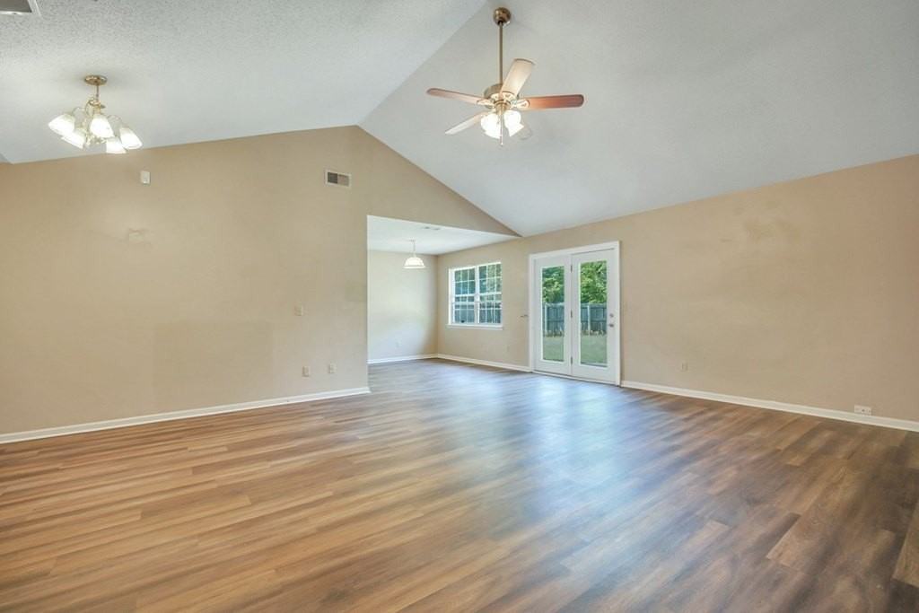 1501 Woodcrest Cir - Photo 5 of 18