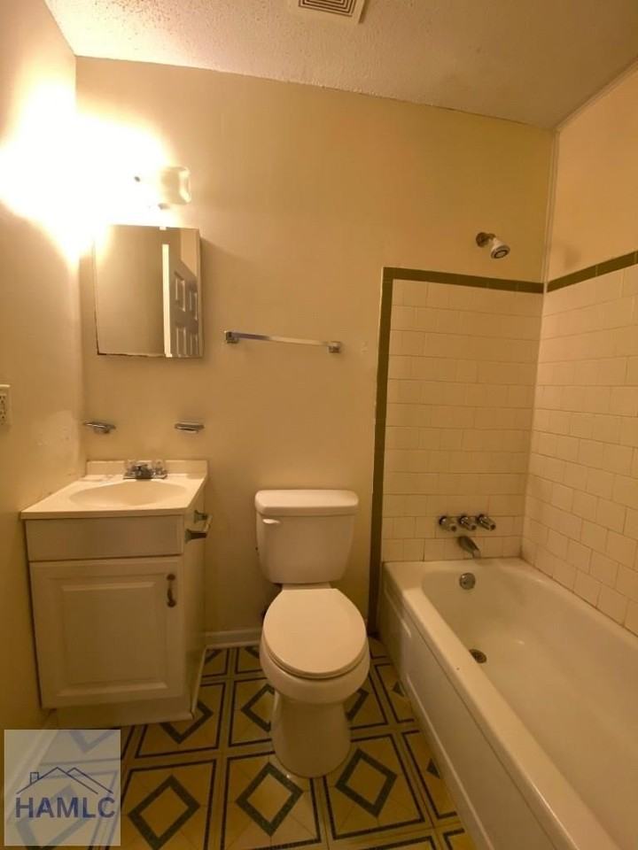 127 Rolland St - Photo 4 of 6