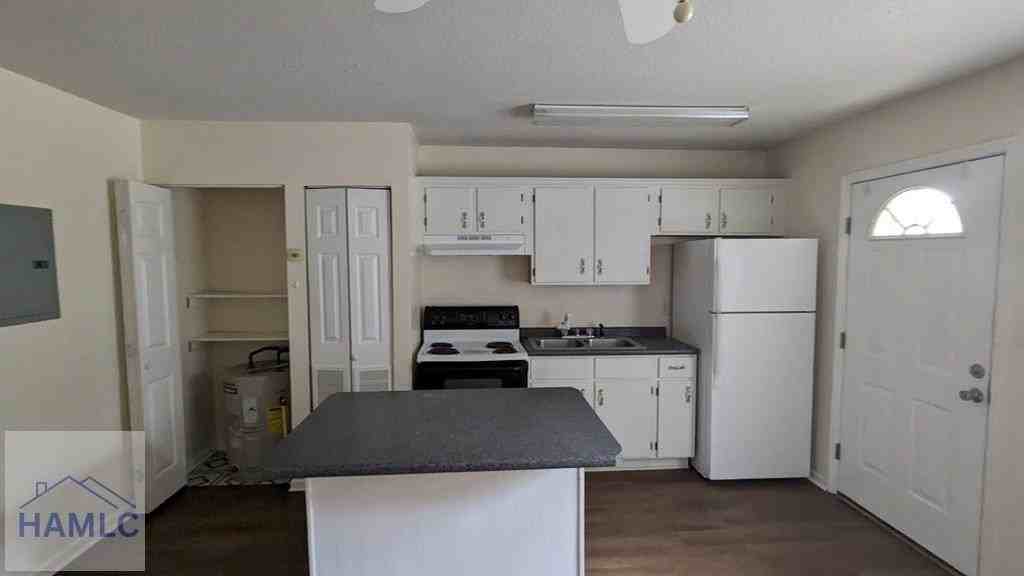 125 Rolland St - Photo 4 of 6