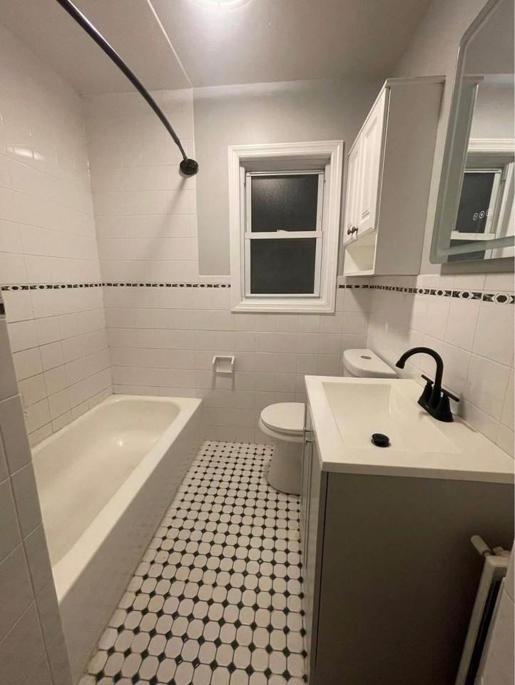 78 W 51st St #2 - Photo 5 of 11