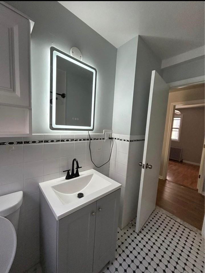78 W 51st St #2 - Photo 7 of 11