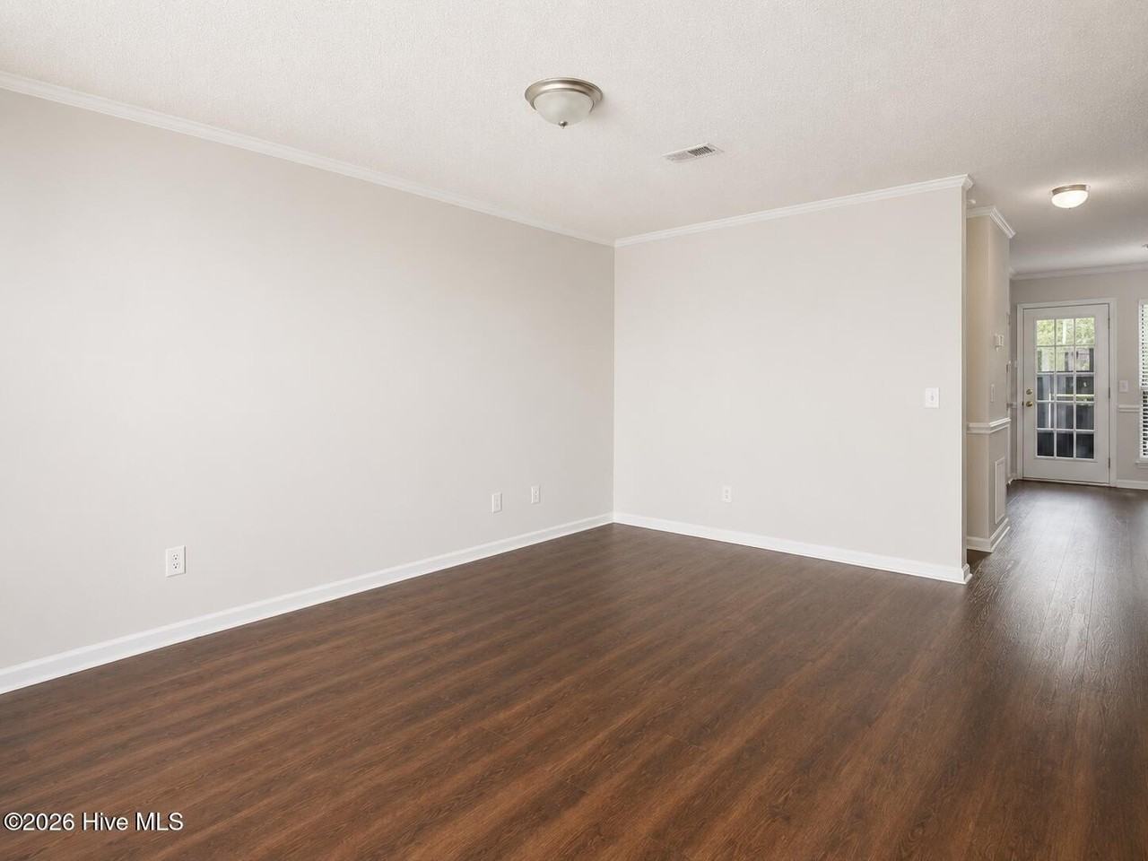 41 Upton Ct Drive - Photo 2 of 17