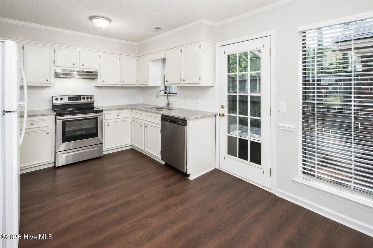 41 Upton Ct Drive - Photo 5 of 17