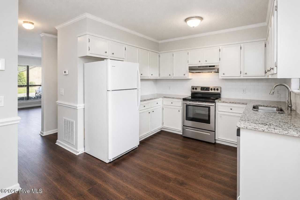 41 Upton Ct Drive - Photo 7 of 17