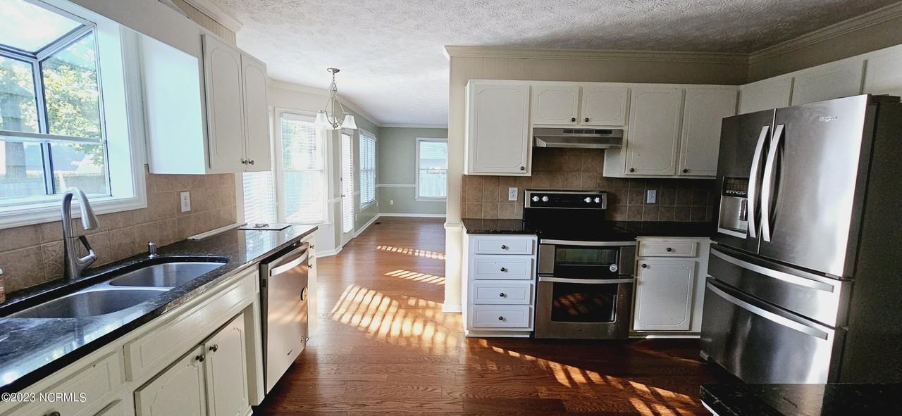 702 Barney Fones Dr - Photo 3 of 14