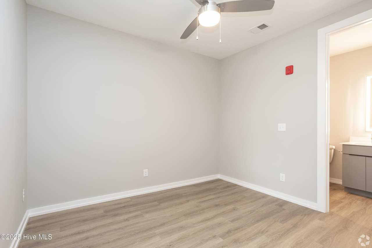 607 S 11th St #101 - Photo 7 of 13