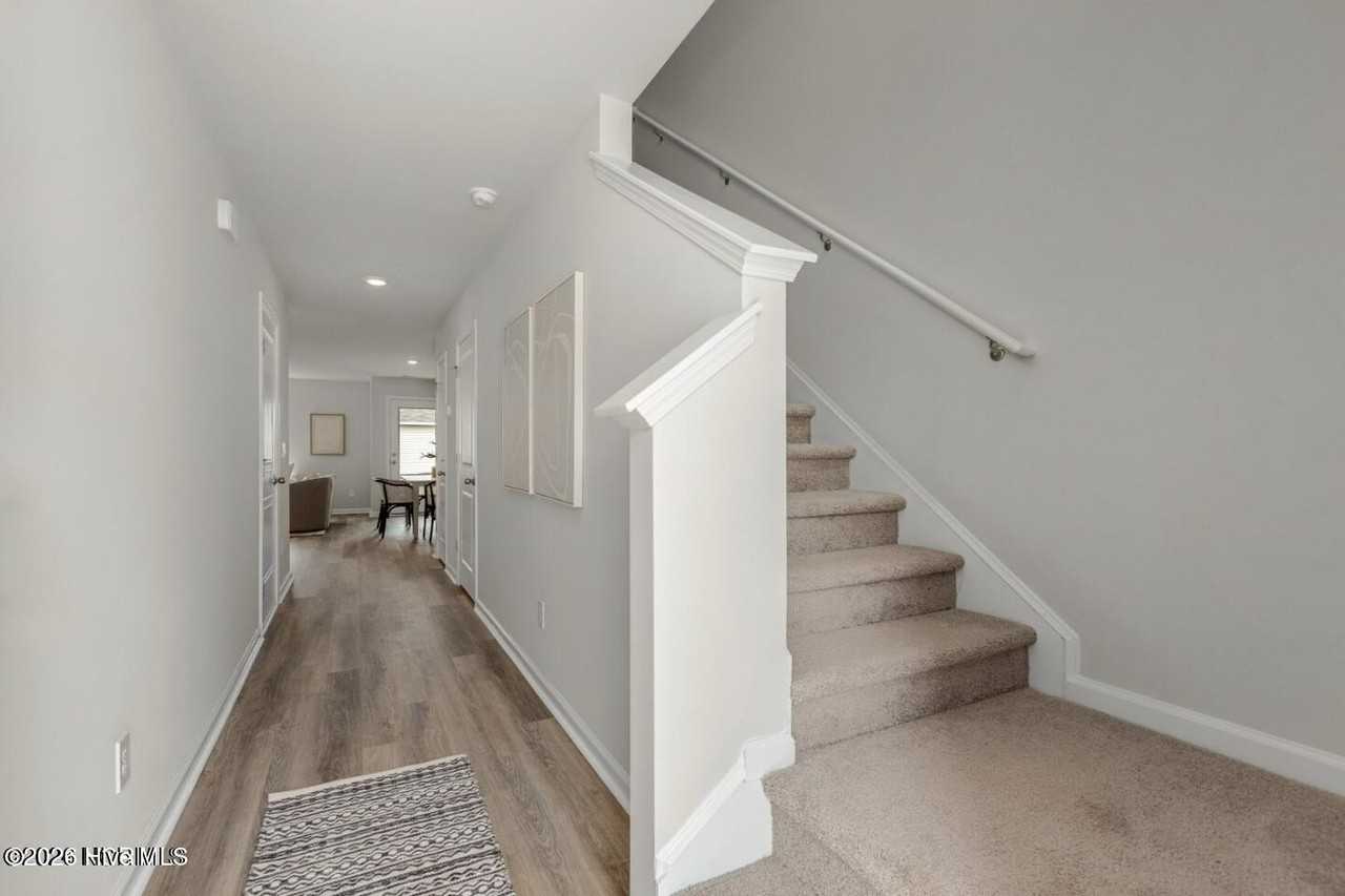 3222 Lobelia Ln - Photo 4 of 23