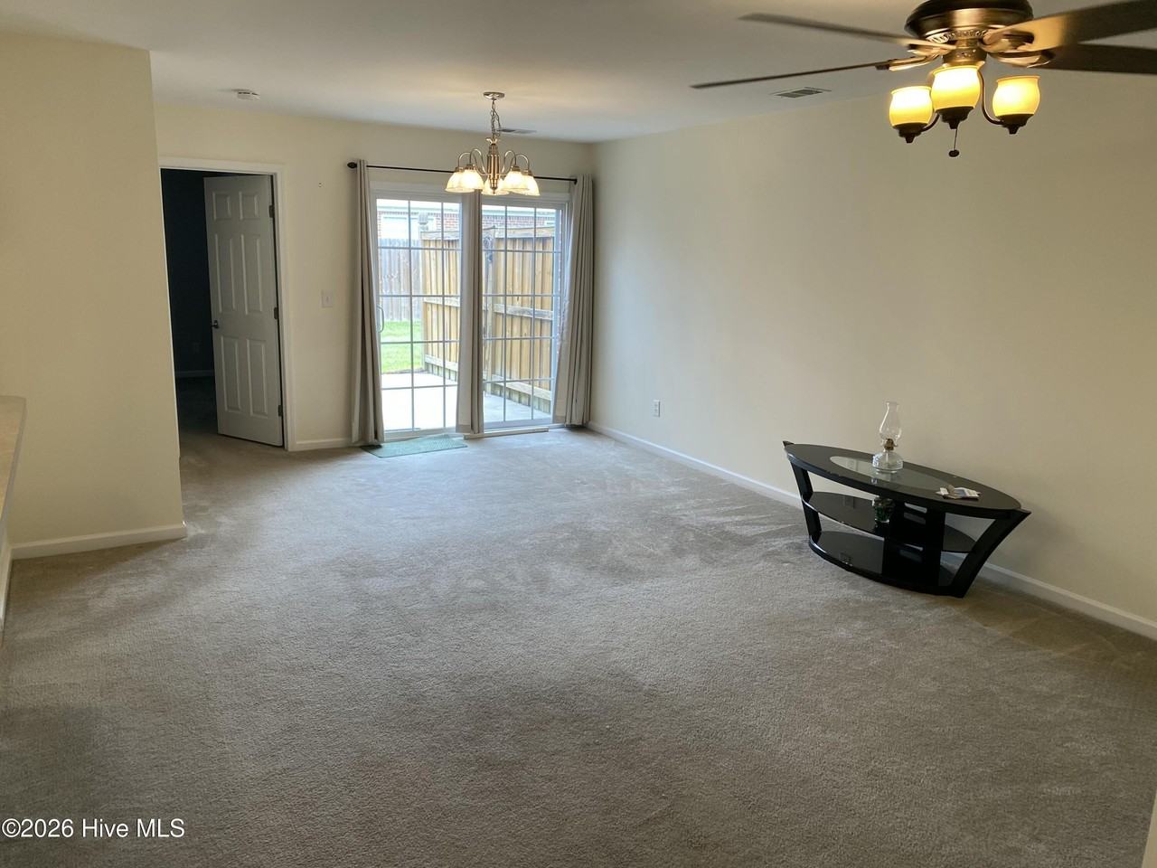 1041 Bridgeport Way - Photo 7 of 21