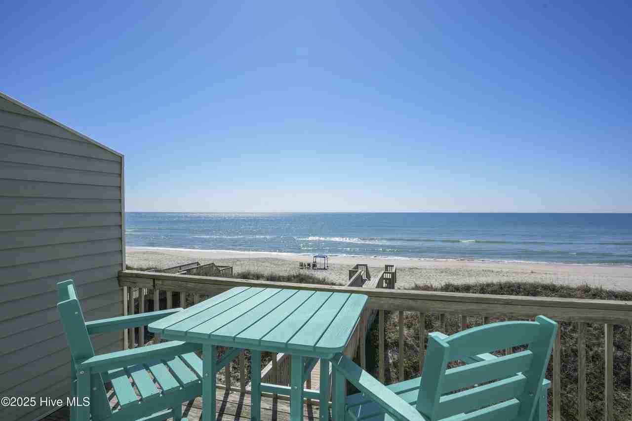 3994 Island Dr - Photo 3 of 44