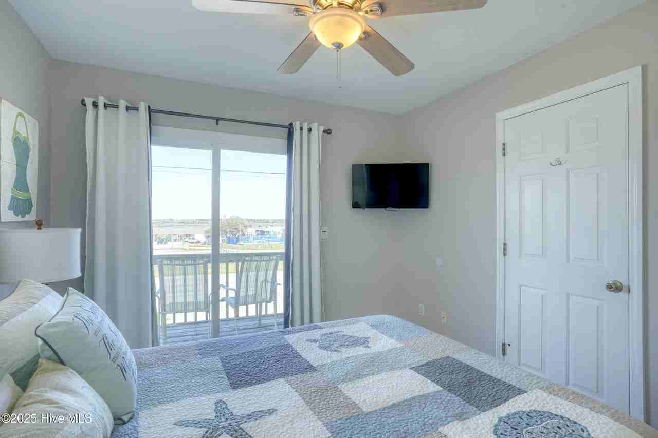3994 Island Dr - Photo 5 of 44
