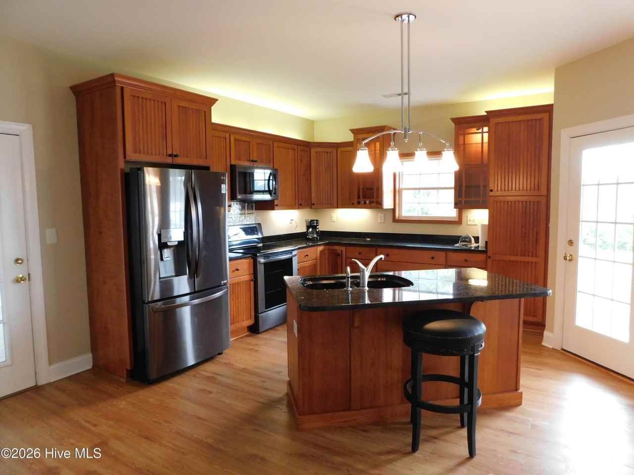 107 Beacon St - Photo 3 of 17