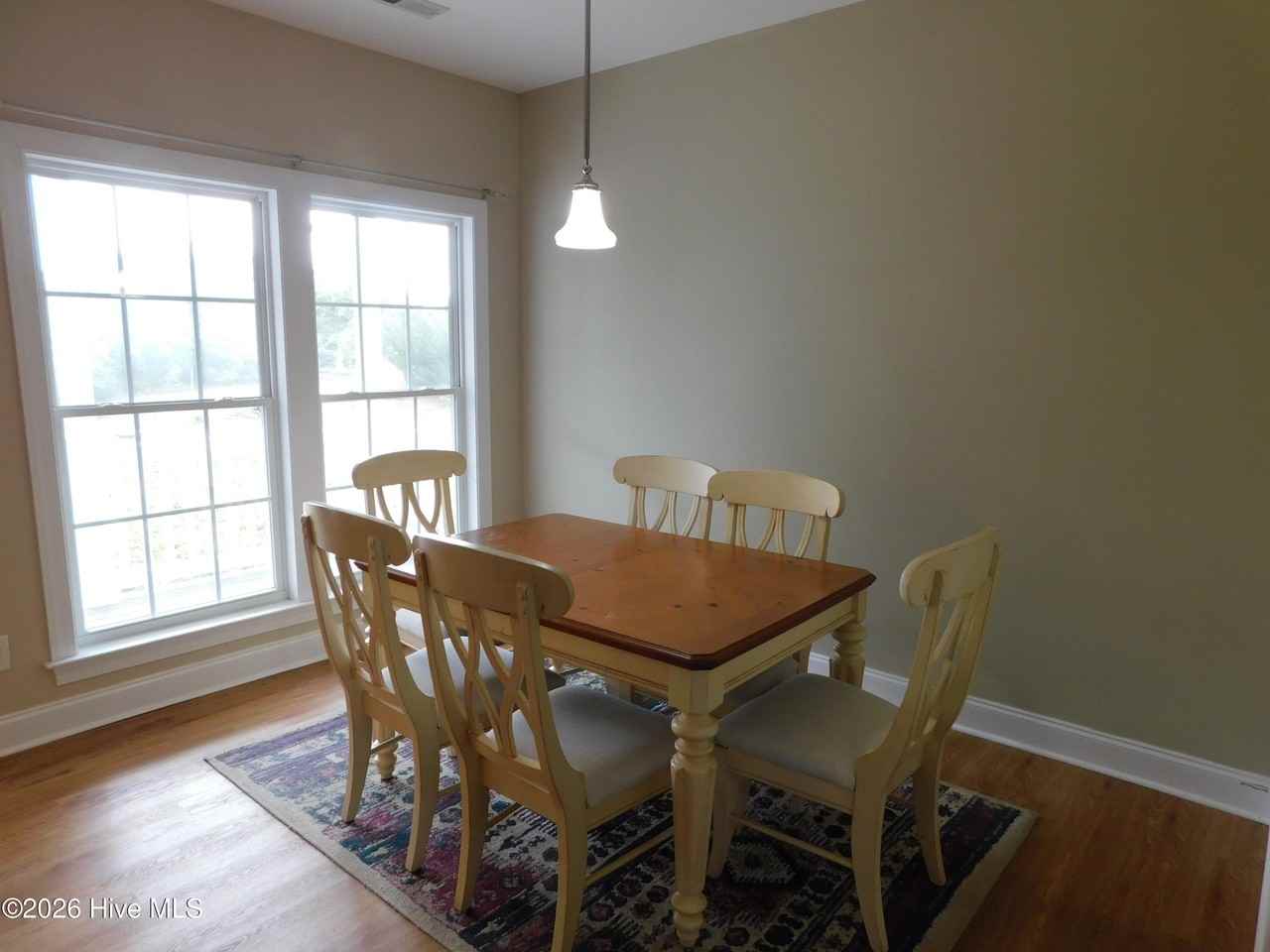107 Beacon St - Photo 4 of 17