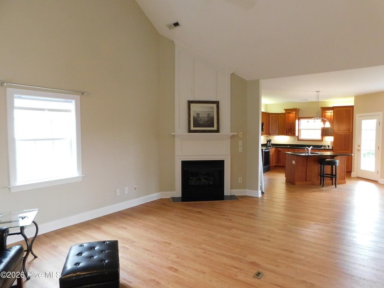107 Beacon St - Photo 5 of 17