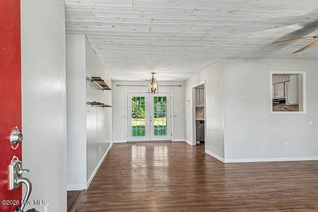 212 W Volant St - Photo 4 of 26