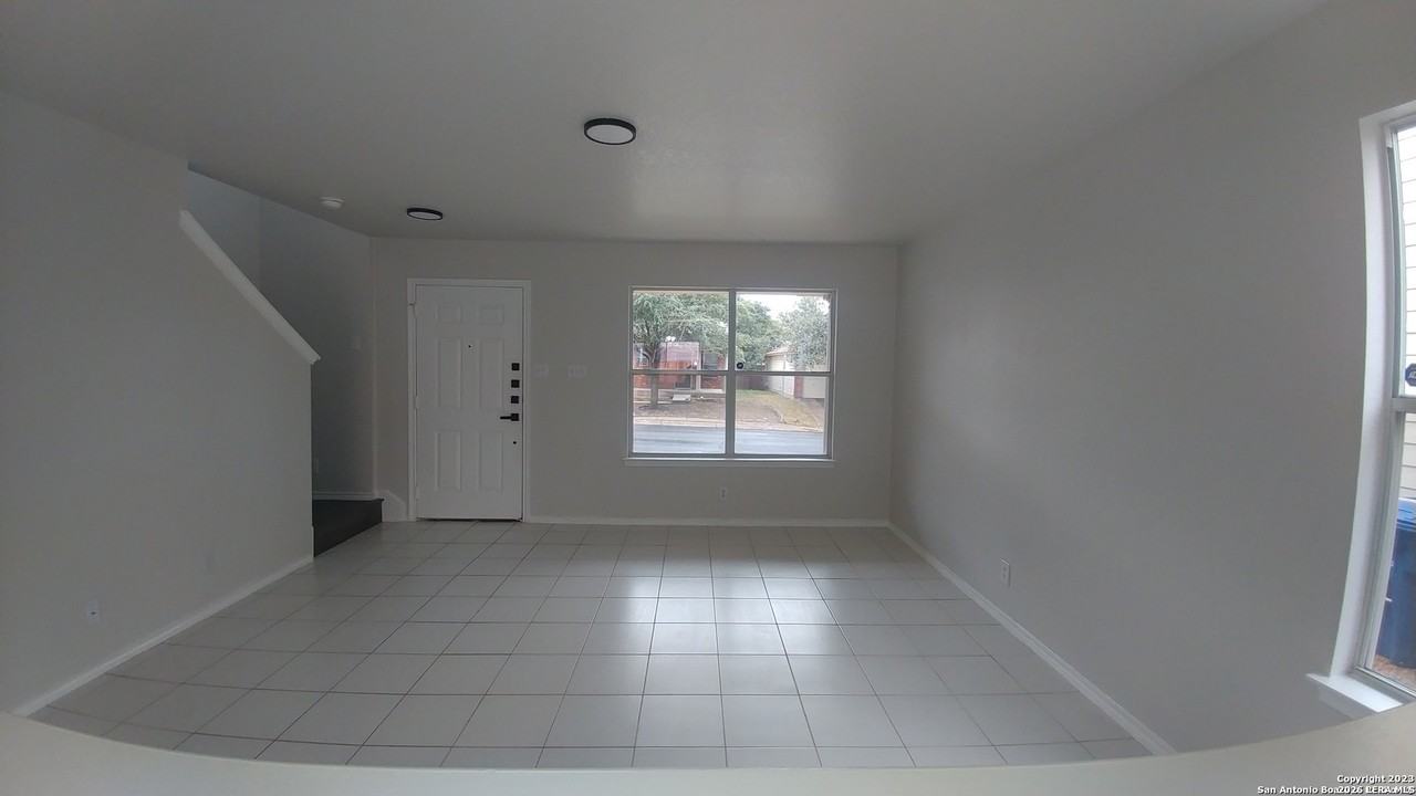 111 Cindy Lou Dr #1 - Photo 4 of 8