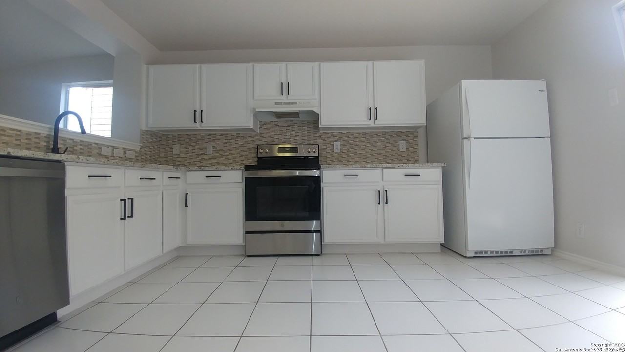 111 Cindy Lou Dr #1 - Photo 5 of 8