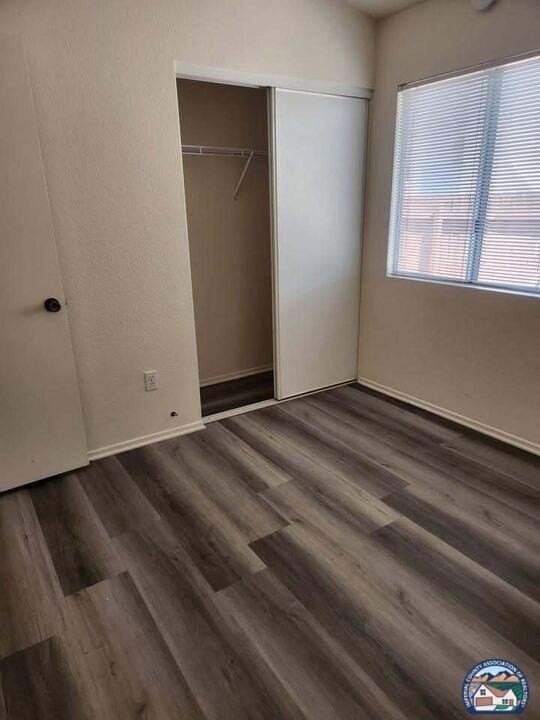 655 Silverwood St - Photo 3 of 11