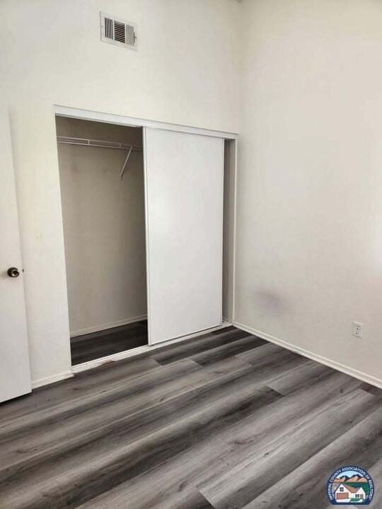 655 Silverwood St - Photo 5 of 11
