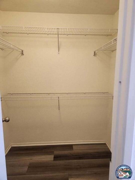 655 Silverwood St - Photo 6 of 11