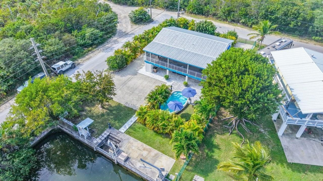 421 Ixora Dr - Photo 2 of 16