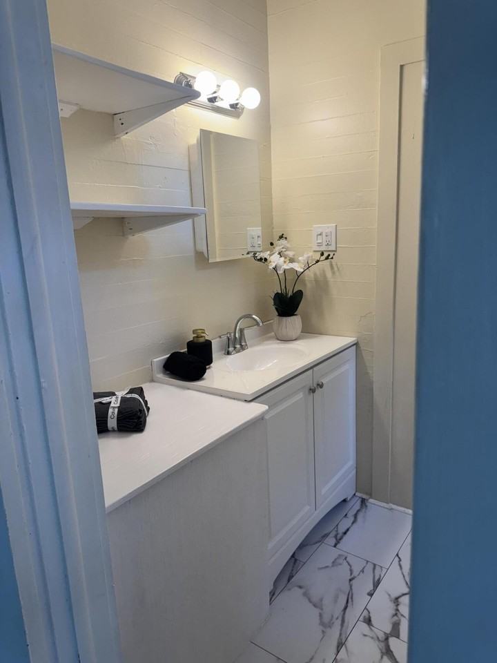 1120 Washington St #SU - Photo 5 of 9