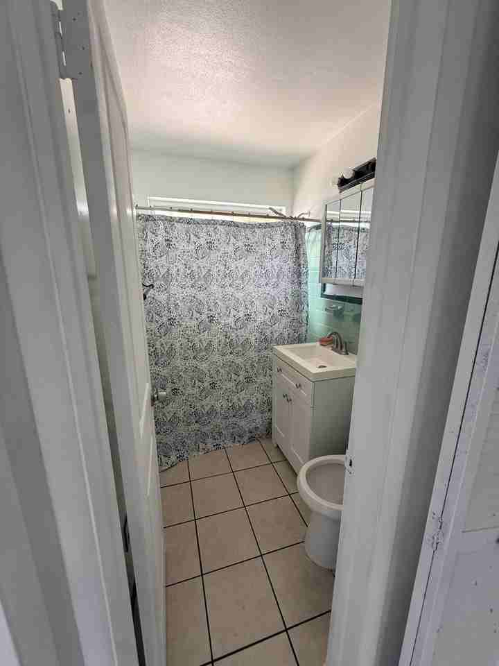 1614 Dennis St #B - Photo 4 of 8