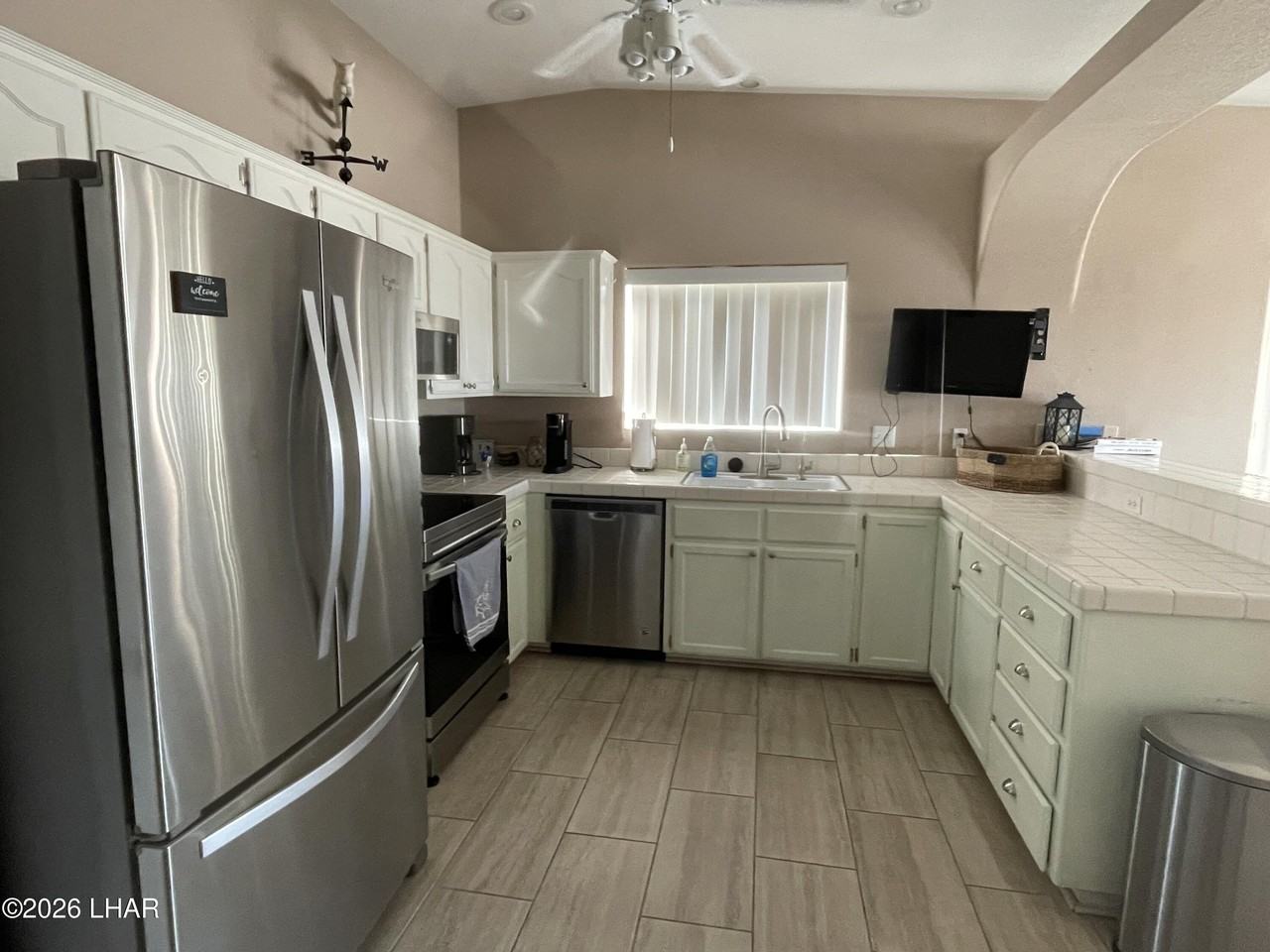 388 Coral Dr - Photo 4 of 16