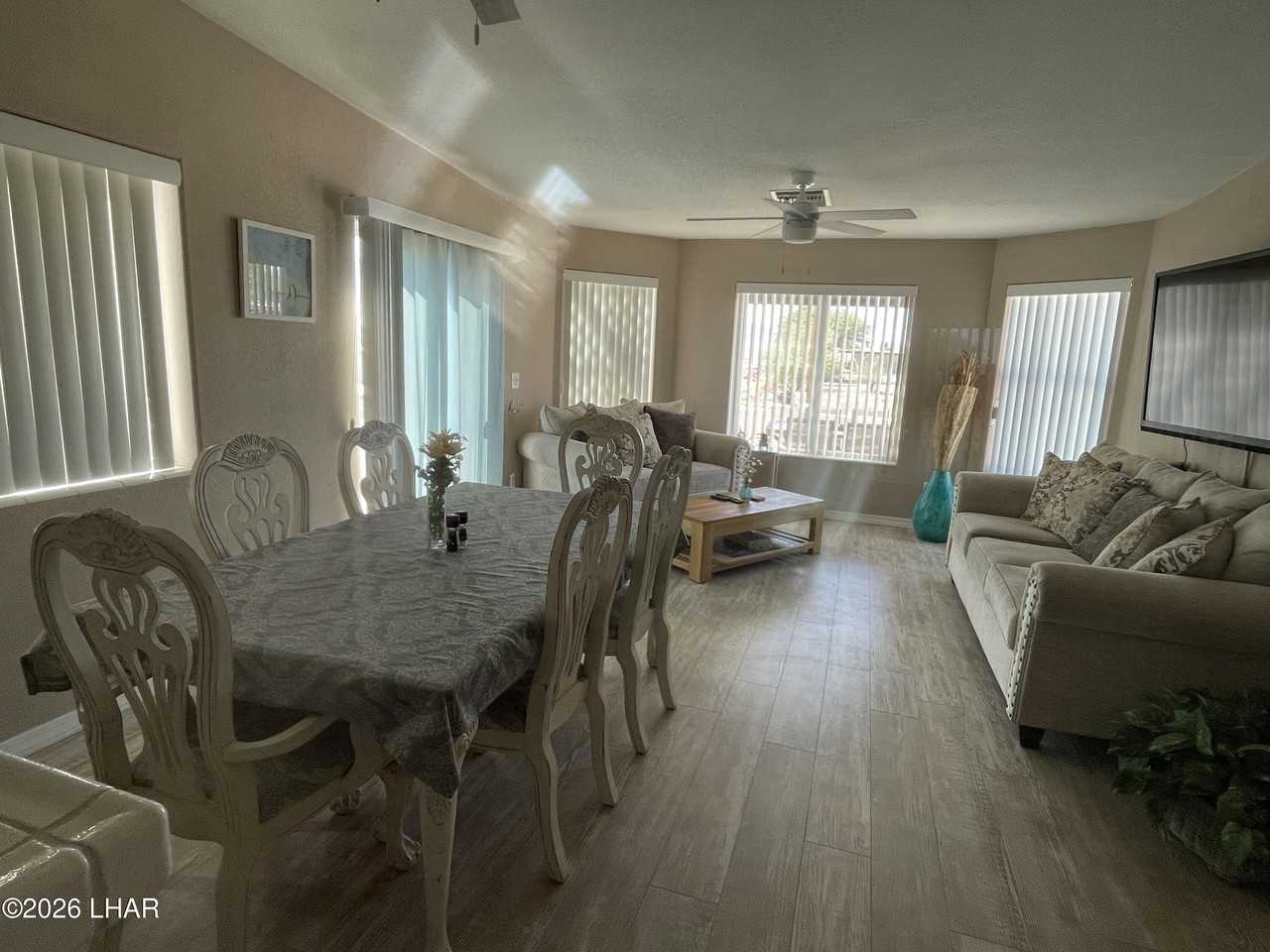 388 Coral Dr - Photo 5 of 16