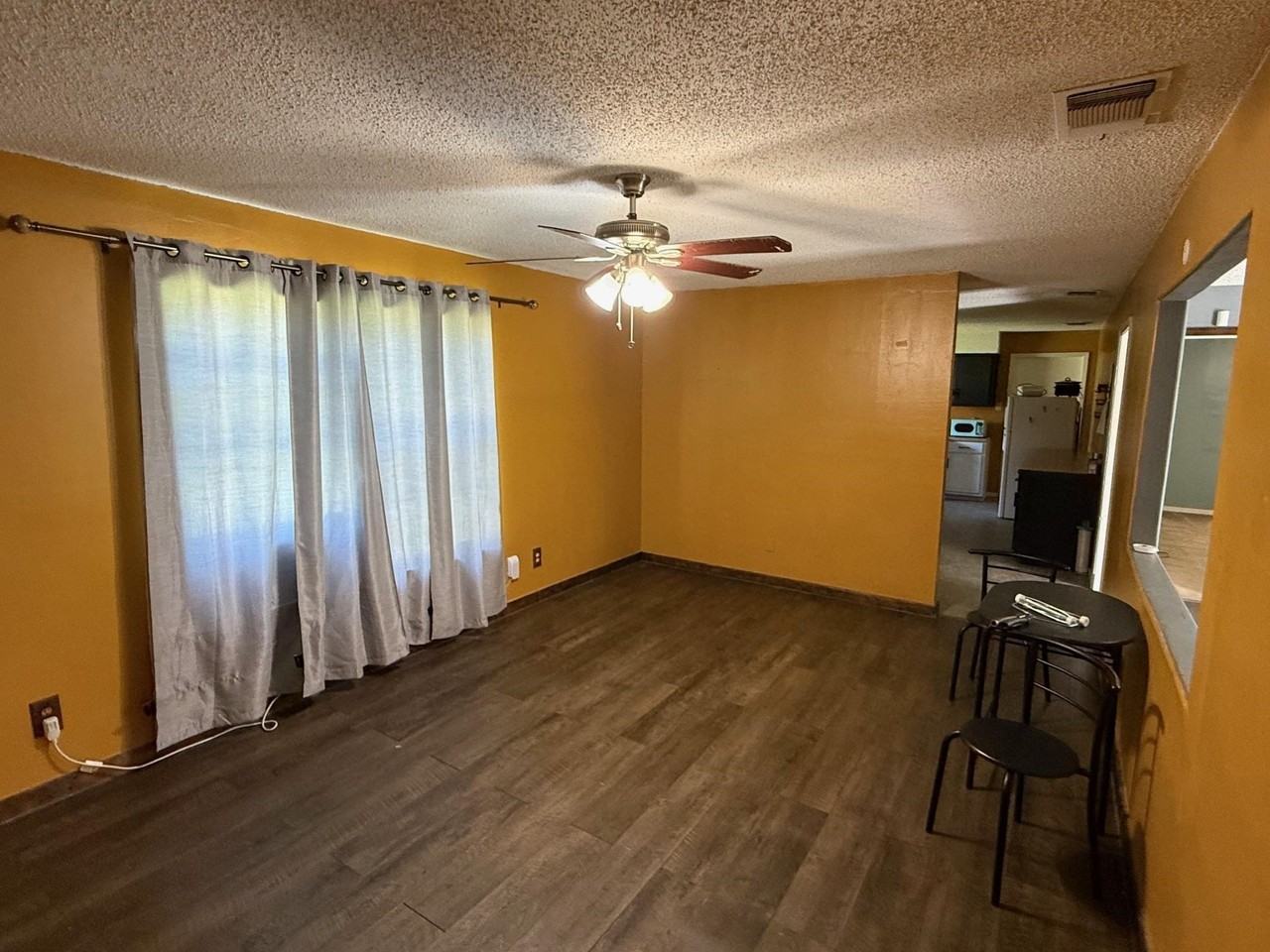 3420 Bronco St - Photo 4 of 11