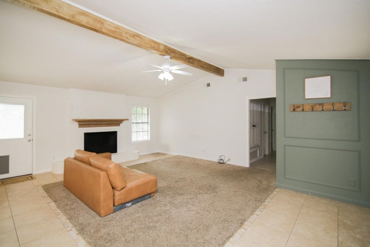 413 Woodway Ln - Photo 3 of 30