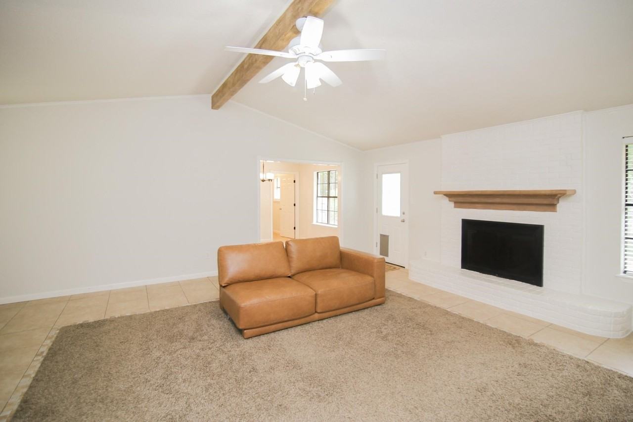413 Woodway Ln - Photo 5 of 30