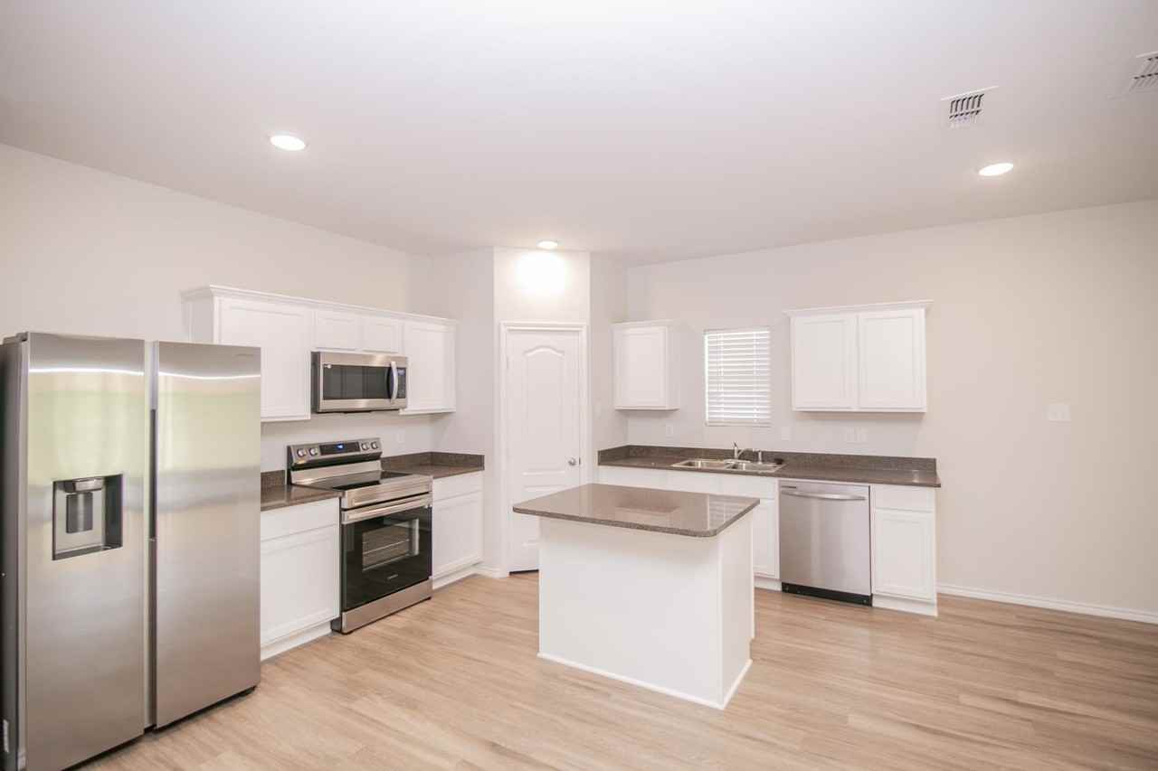 100 Mia Ln - Photo 7 of 22