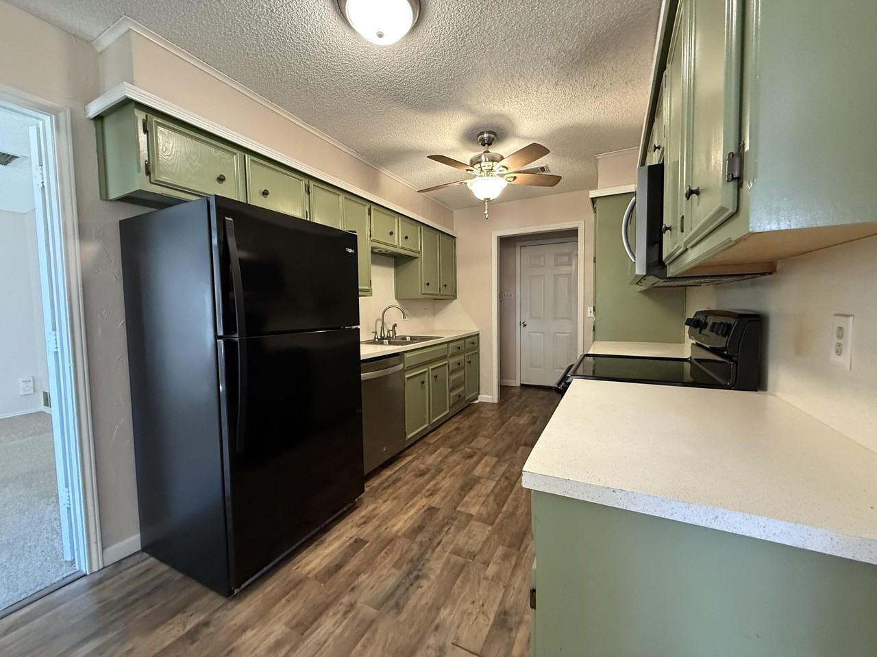 5729 89th St - Photo 4 of 15