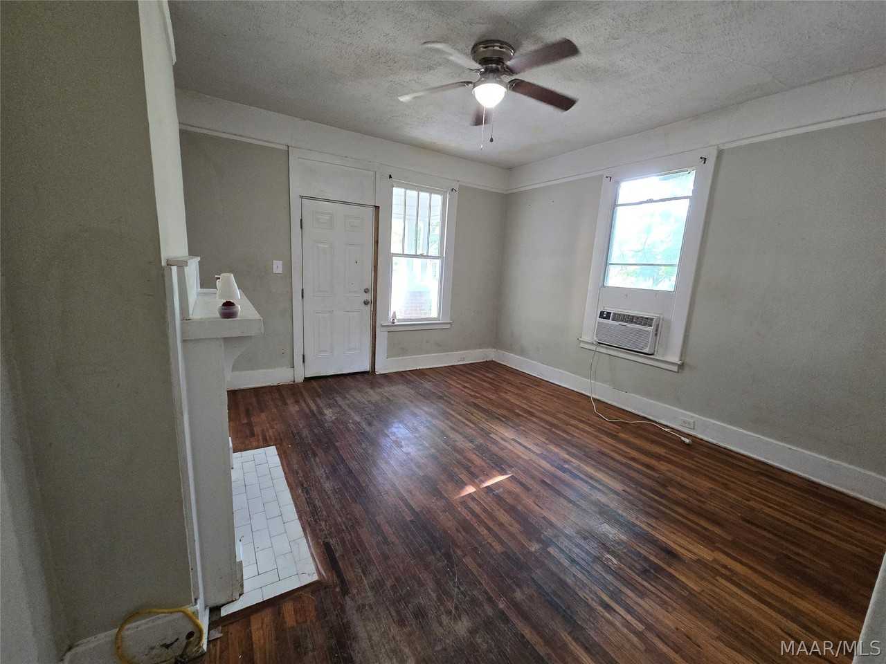 2302 Plum St - Photo 2 of 13