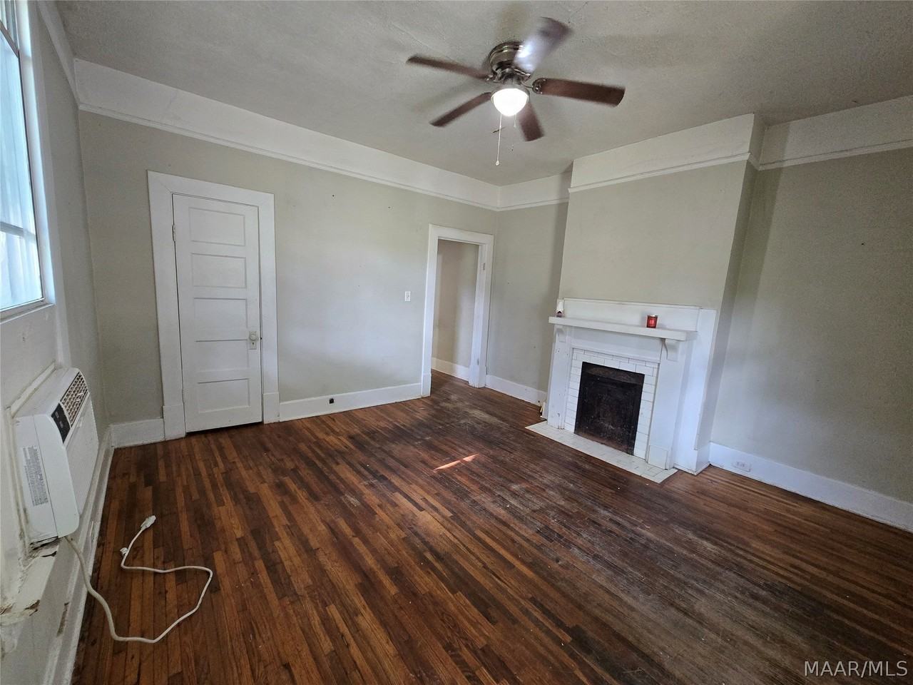 2302 Plum St - Photo 3 of 13
