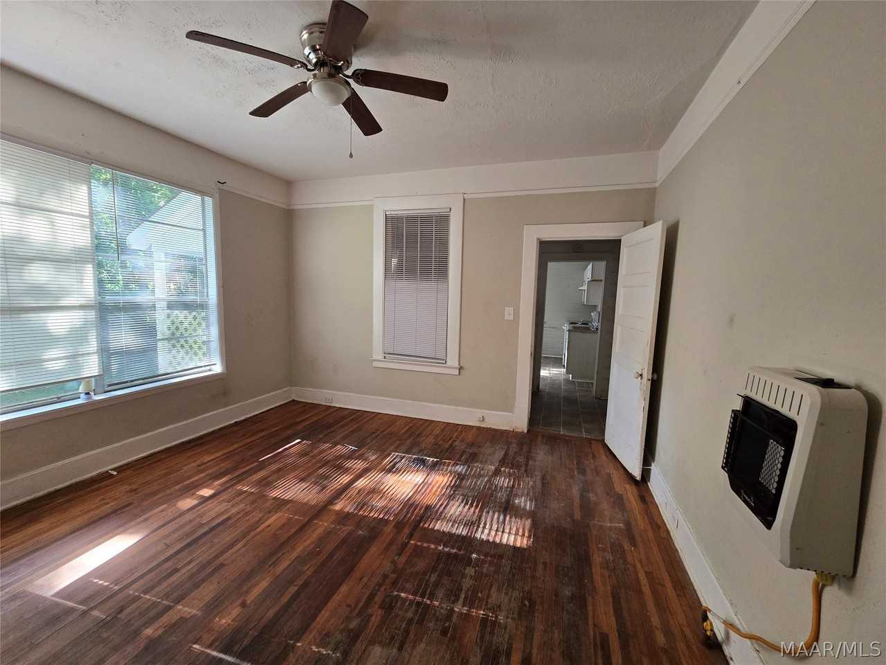 2302 Plum St - Photo 4 of 13