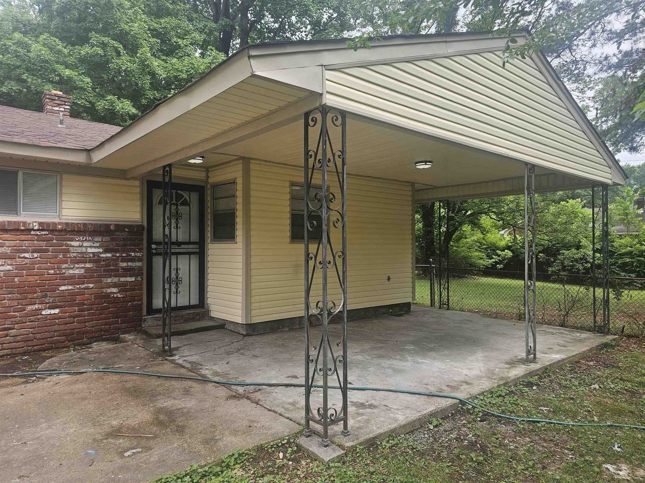 1725 Claire Ave - Photo 2 of 21